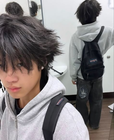 Hair Inspo Guys, Shag Haircut Men, Male Discord Pfp, Asian Boy Aesthetic, Outfit Ideas Skater, Asian Guys With Long Hair, Male Outfit Ideas, Hot Asian Boy, Cute Asian Boy