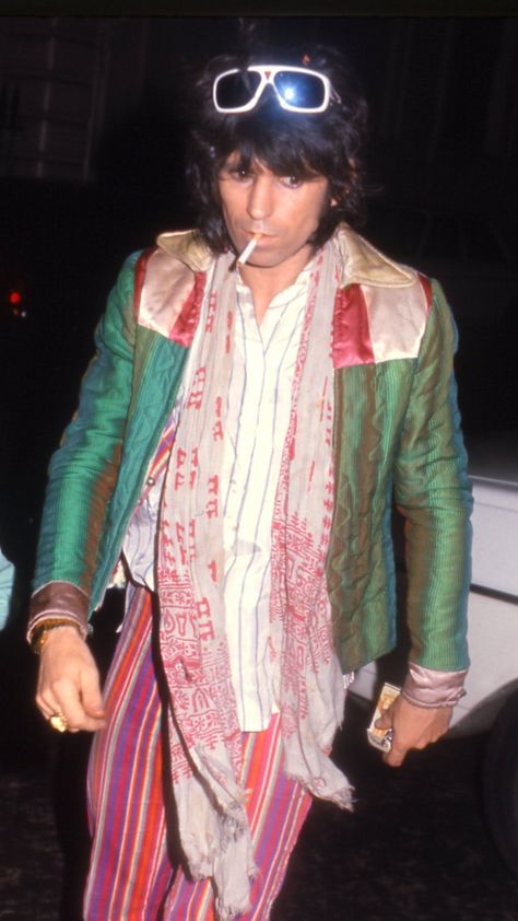 25 Times Keith Richards was the Most Stylish Man in the World 10 Keith Richards Style, Keith Richards Guitars, 70s Glam Rock, Most Stylish Men, Charlie Watts, Style Scarf, Musica Rock, Style Hip Hop, Rocker Style