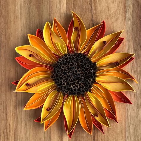 Sunflower Paper Quill, Quilling Ideas Unique, Nursery Room Decor Ideas, Quilling Sunflower, Origami Kids, Easy Paper Crafts For Kids, Room Decor Ideas Diy, Quilling Images, Quilling Flower Designs