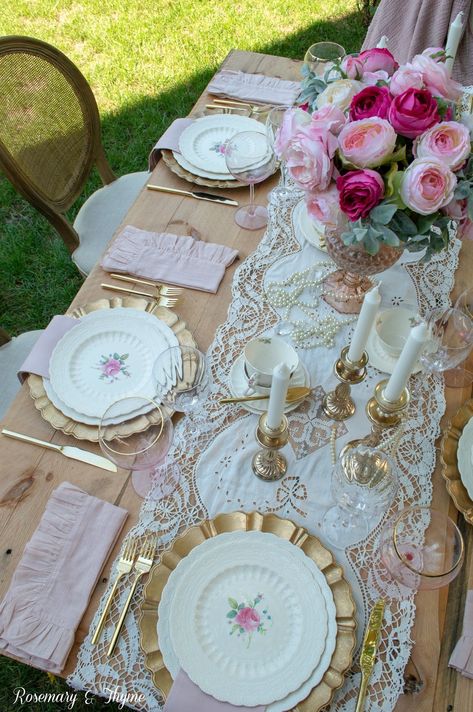 Vintage Party Table Decor, Parisian Table Setting, Harvest Tablescape, Tea Decorations, Bridgerton Party, Pink Tablescape, Selamat Hari Valentine, Brunch Table Setting, Tea Party Table