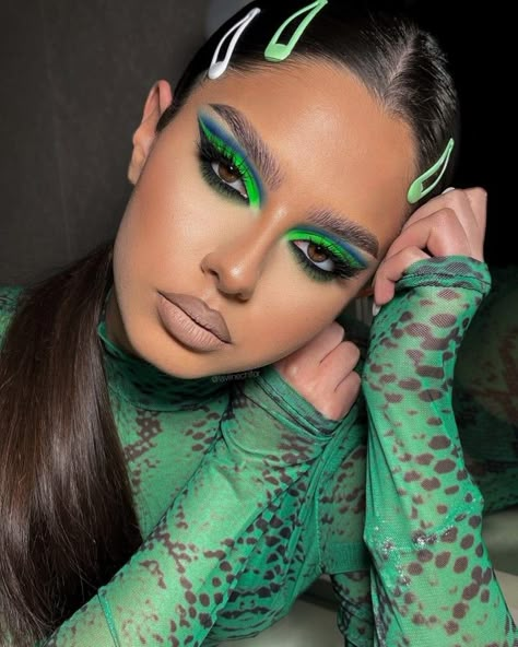 Green Eyeshadow Looks, Makeup Collage, Green Eyeshadow Look, High Fashion Makeup, Eye Makeup Styles, Face Art Makeup, Rave Makeup, Colorful Eye Makeup, Green Eyeshadow