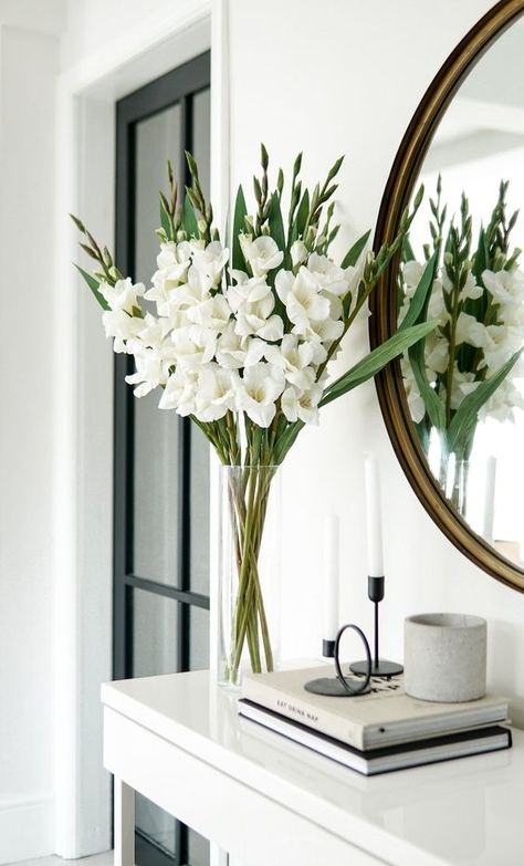 White Gladiolus, Gladiolus Flower, Gladioli, Flower Vase Arrangements, Vase Arrangements, Home Entrance Decor, Decorating Inspiration, Home Decorating Ideas, Entrance Decor