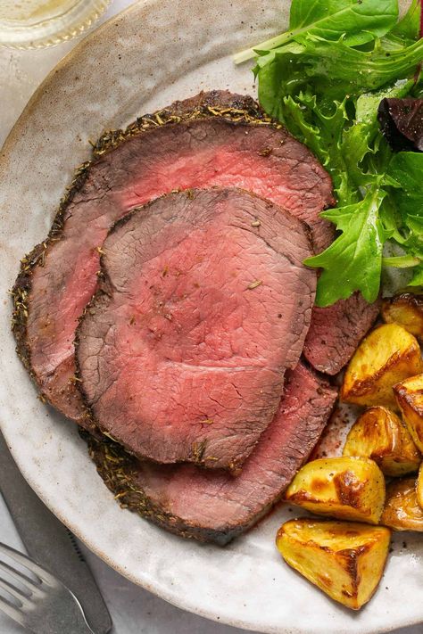 Air Fryer Roast Beef Air Fryer Beef Roast, Eye Of Round Roast Recipes Air Fryer, Air Fryer Top Round Roast, Topside Roast Beef, Airfryer Roast Beef Recipes, Air Fryer Roast Beef Sandwich, Beef Bottom Round Roast Recipes Air Fryer, Beef Blade Roast, Air Fryer Roast Beef