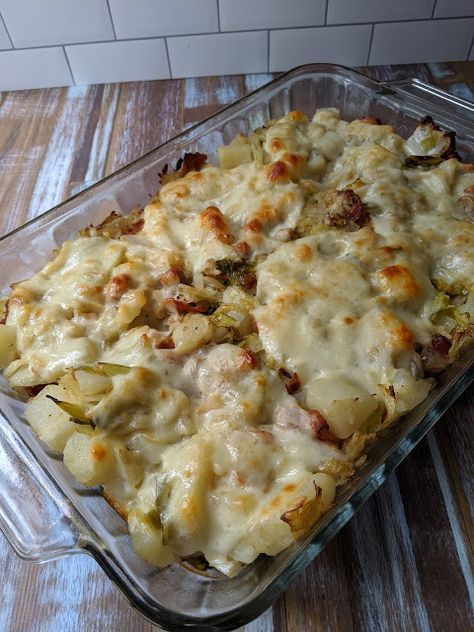 Easy Polish Recipes, Kapusta Recipe, Polish Cabbage, Cabbage Casserole Recipes, Cabbage And Potatoes, Eastern European Recipes, Cabbage Casserole, Ukrainian Recipes, Cabbage Recipes