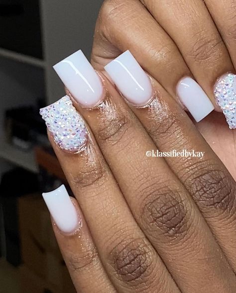 Nut White Nails Acrylic With Design Short, Acrylic Nails For 12-14, Nail Ideas For Sweet 16, Short White Nails Diamonds, Short White Acrylic Nail Designs, Short White Acrylic Nails With Glitter, Birthday Nails Short Simple, White And Silver Nails French Tip, Nails Acrylic For Birthday