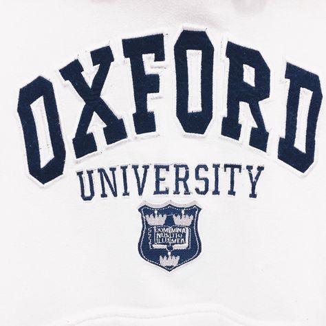 Blair Waldorf Studying, Oxford University Hoodie, Oxford Aesthetic, Oxford University England, University Inspiration, Oxford Student, University Merchandise, Oxford College, College Vision Board