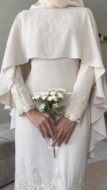 Nikkah Hijab Style, Hijabi Bridal Dress, White Nikkah Dress Simple, Muslim Nikkah Dresses, Modest Wedding Dresses Hijab, White Wedding Dress Modest, Hijabi Wedding Dress Simple, Traditional Malay Wedding Dress, Modest Bride Dress