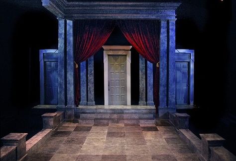 Hamlet Shakespeare, Set Design Ideas, Shakespeare Hamlet, Theatre Scene, Small Theatre, Jesus Christ Superstar, Theatre Stage, Set Ideas, Theatre Set