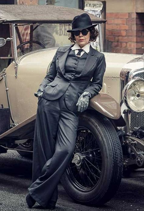 Peaky Blinders Mujer, Peaky Blinders Outfit Ideas, Aunt Polly Peaky Blinders, Peaky Blinders Outfit, Outfit Ideas Female, Peaky Blinders Fashion, Costume Peaky Blinders, Peaky Blinders Costume, 40s Mode