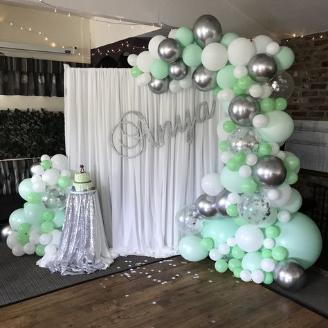 Mint Green And Silver Party Decorations, Mint Green Decorations Party, Mint Green Birthday Decorations, Silver Birthday Decorations, Green And White Decor, White Balloon Arch, Balloon Arch Diy, Baby Shower Balloon Arch, Balloon Garland Diy