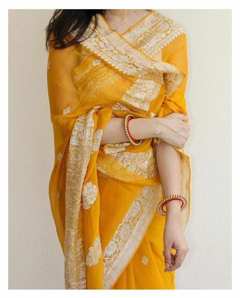 Weaving Fabric, Pure Chiffon Sarees, Saree Blouse Styles, Saree Georgette, Banarsi Saree, Saree Designer, Indian Fashion Saree, Yellow Saree, Trendy Dress Outfits