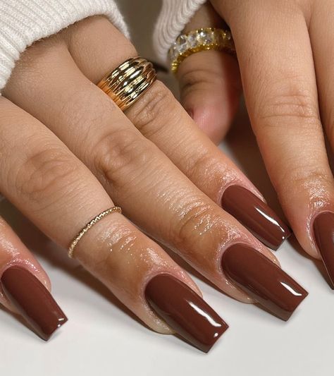 For a simple yet trendy look, these nails are painted in a rich chocolate brown. The medium length nails are perfect for those who want a sophisticated and elegant look for autumn. The glossy finish adds a touch of luxury to this minimalist design. French Fall Nails Square, Brown French Tips Square, Brown French Tip Nails Square, Square Brown Nails, Fall Nails Square, Medium Length Nails, French Tip Gel Nails, Length Nails, Fall Nail Inspo