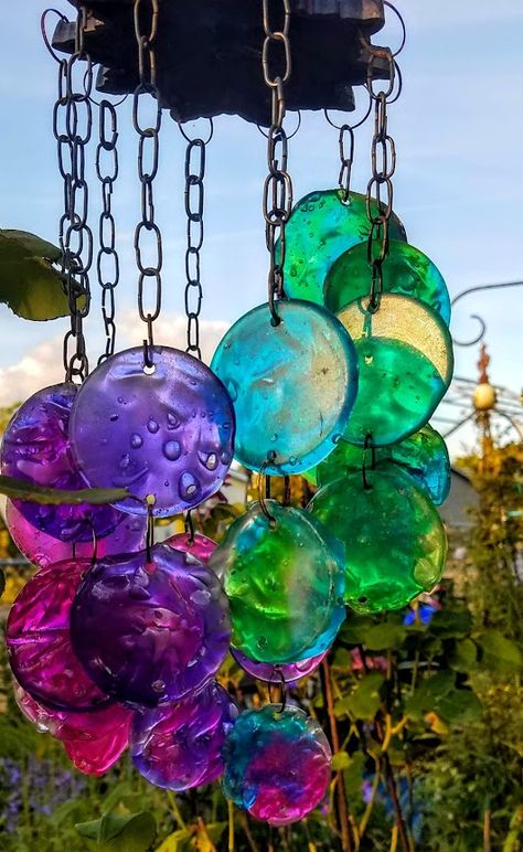 Resin Windchimes, Windchime Ideas, Diy Fairy Door, Suncatchers Diy, Crystal Suncatchers Diy, Wind Chimes Homemade, Suncatcher Diy, Diy Suncatchers, Wind Chimes Craft