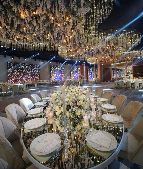 Lebanese Wedding Venues, Wedding Venues Moroccan, Engagement Party Arab, Lebanese Wedding Decoration, Arab Wedding Aesthetic, Arabic Wedding Decoration, Khaleeji Wedding, Muslim Wedding Decorations, Bangladesh Wedding