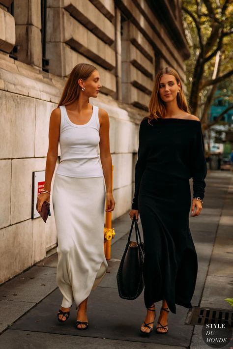 City Summer Outfits, Cecilie Moosgaard, 2024 Street Style, Outfits New York, Ss 2024, Milan Fashion Week Street Style, Reportage Photography, Chic Skirts, Streetstyle Fashion