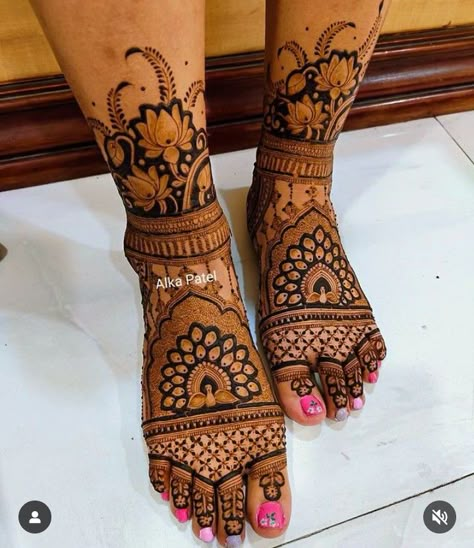 Bridal Mehndi Designs Lag, Mehndi Designs Foot Bridal, Mehndi Designs For Legs Bridal, Bride Legs Mehndi Design, Leg Mehndi Bridal Design, Bride Leg Mehendi Design Latest, Bridal Leg Design, Bridal Mehndi Legs Design, Bridal Lag Mehandi Design