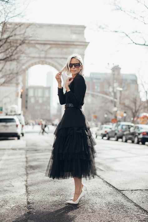 Tule Skirt Outfit, Prom Dresses Gorgeous, Long Black Tulle Skirt, Style A Tulle Skirt, Black Tulle Skirt Outfit, Tulle Skirts Outfit, Black Tulle Dress, White Tulle Dress, Gonna In Tulle