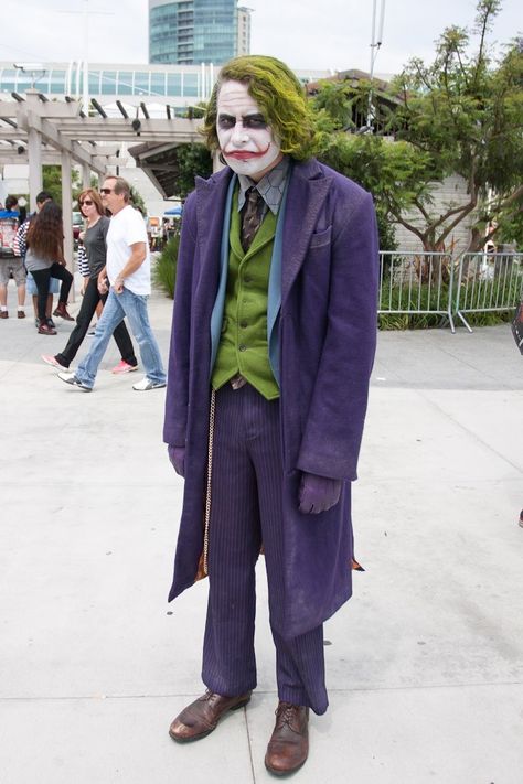 joker Joker Outfit Ideas, The Joker Outfit, Joker Inspired Outfit, Joker Costume Ideas, Heath Joker, Pretty Cosplay, Joker Dark, Joker Outfit, Joker Arkham