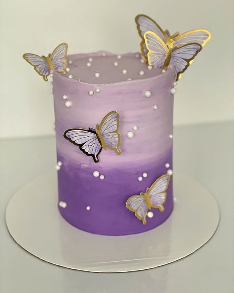 Purple Colour Cake Designs, Purple Colour Cake, Lavender Colour Cake, Amazon Butterfly, Lavender Cakes, Purple Ombre Cake, Unicorn Cafe, Cake Scraper, Cake Purple