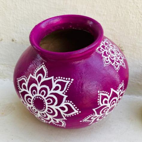 Watch full step by step video is on YouTube channel shrupriya ⭐DIY Pot Decoration nd easy Home Decoration Idea 💡 ⭐link is in BIO . #potdecoration #potpainting #art #artwork #artcollection #artist #artofinstagram #artistsoninstagram #colours #colorful #pot #potdecor #acyliccolor #easypotpainting #potpaintingideas #youtube #youtibevideos #shrupriya #mandalaart #mandala #mandaladrawing #mandalaartist #mandalas #acyliccolor #color Clay Pot Colouring Ideas, Pot Painting Mandala, Matka Painting Designs Easy, Pot Mandala Art, Pot Painting Ideas For Kids, Mandala Art On Pot, Matki Decoration, Mandala Rangoli, Pots Painting