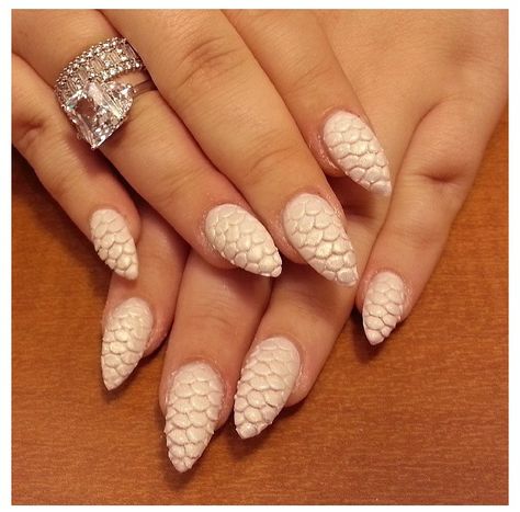 Dragon Scale Nail Art, Dragon Scale Nails Designs, Httyd Wedding, Dragon Scale Nails, Scale Nails, Mystical Nails, Fish Scale Nails, Nail Picking, Dragon Nails