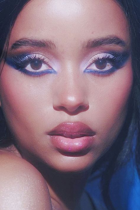 A photography shot of a woman wearing an electric blue Smokey eye look with a nude ombré lip 70s Makeup Look Black Women, Blue Makeup Ideas For Black Women, 70s Make Up Black Woman, 70s Disco Makeup Black Women, Blue 70s Makeup, Blue 60s Makeup, Electric Blue Eye Makeup, 70s Makeup Black Women, Soft Glam Photoshoot