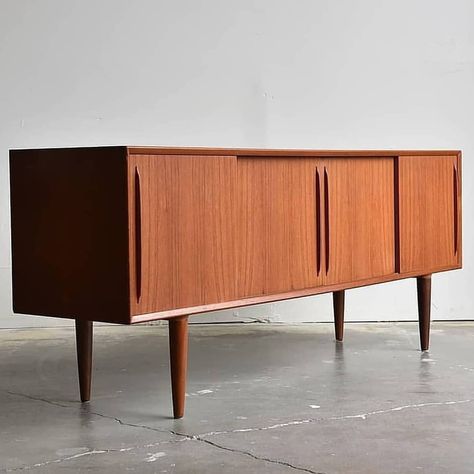 Banana Lab. on Instagram: “One of my favourites. . #sideboard #vintagefurniture #vancouver #teakfurniture #midcenturymodern #midcentury #mcm #modern #interiordesign…” Midcentury Sideboard, Mid Century Palm Springs, Pop Up Bar, Mid Century Sideboard, Teak Furniture, Mid Century Furniture, Mid Century Design, Midcentury Modern, Vintage Furniture