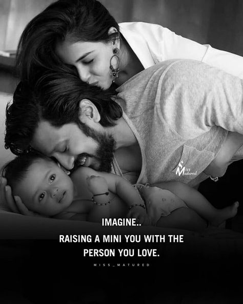 An Amazing Man Quotes, Easy Baby Photo Shoot Ideas, Couple Baby Pictures, Baby Photoshoot Ideas With Parents, Baby With Parents Photography, Couple With Baby Photography, Amazing Man Quotes, Baby Photoshoot With Parents, Mom Dad Baby Photoshoot