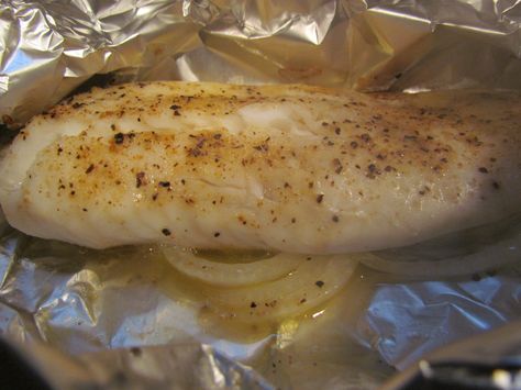 Simple Baked Fish in Foil Ww Rockling Recipe, Baked Fish In Foil, Fish In Foil, Foil Pack Recipes, Foil Pack Dinners, Fish Recipes Baked, Foil Pack Meals, Foil Dinners, Baked Tilapia