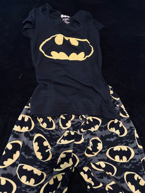 Batman Clothing Aesthetic, Batman Pjs Aesthetic, Spiderman Pjs Couple, Batman Pj Pants, Spiderman Pjs, Batman Gift Ideas, Batman Pjs, Batman Pajama Pants, Batman Clothes