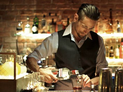 Eric Alperin - Los Angeles, CA Bartender Shaking Cocktail, Mixologist Bartender Photography, Bartender Aesthetic Male, Bartender Photography, Bartenders Photography, Bartender Outfit, Photography Degree, Male Pose, Hidden Bar