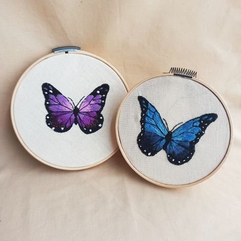 bordado a mano de mariposas Embroidery Cases, Embroidery Butterfly, Embroidered Butterflies, Embroidery Hoop Art Diy, Simple Hand Embroidery Patterns, Embroidery Lessons, Embroidery Wall Art, Diy Embroidery Designs, Pola Sulam