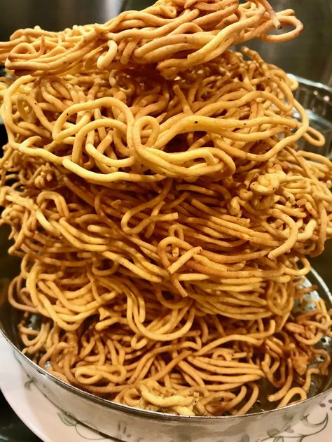 Crunchy Noodles, Savoury Snacks, Indian Foods, Crunchy Snack, India Food, Indian Snacks, Indian Food Recipes Vegetarian, Recipes Vegetarian, Savory Snacks