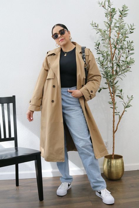 Mid Size Trench Coat, Tan Trench Coat Outfit Plus Size, Trench Coat And Jeans Outfit, Light Trench Coat Outfit, Jeans And Sneakers Outfit Casual, Bodysuit Jeans Outfit, Tan Trench Coat Outfit, Beige Trench Coat Outfit, Coat With Jeans