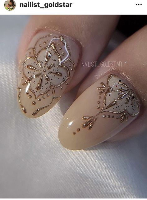 Bridal Indian Nails, Mehendi And Nails, Desi Bridal Nails, Ornate Nail Designs, Desi Nail Art, Fantasy Wedding Nails, Indian Nails Design, Desi Wedding Nails, Art Nouveau Nails