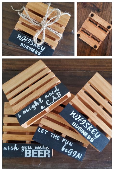 Mini Pallet Coasters Diy, Wooden Christmas Coasters Diy, Dollar Tree Pallet Coasters, Costers Diy Wooden, Mini Pallet Ideas, Wooden Coasters Diy, Mini Pallet Coasters, Pallet Coasters, Coaster Ideas