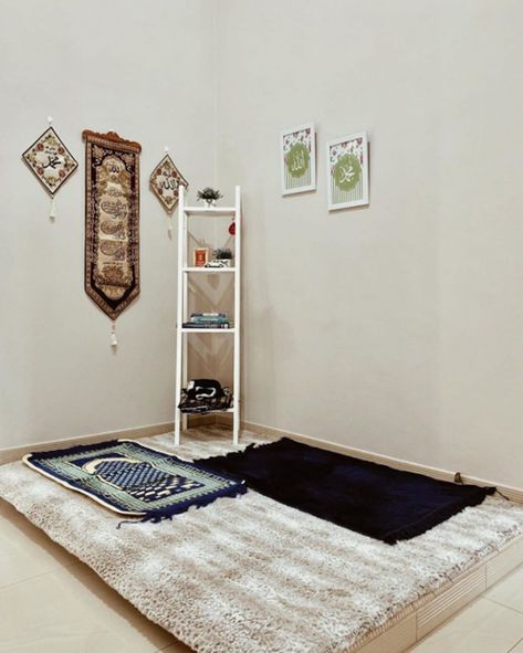 30 Praying Room Ideas To Bring Your Ramadan More Beautiful | Home Design And Interior Salah Area At Home, Small Prayer Room Ideas Muslim, Praying Corner At Home Muslim, Praying Room Ideas Muslim, Small Prayer Room, Namaz Room, Praying Room, Muslim Prayer Room Ideas, Prayer Room Ideas