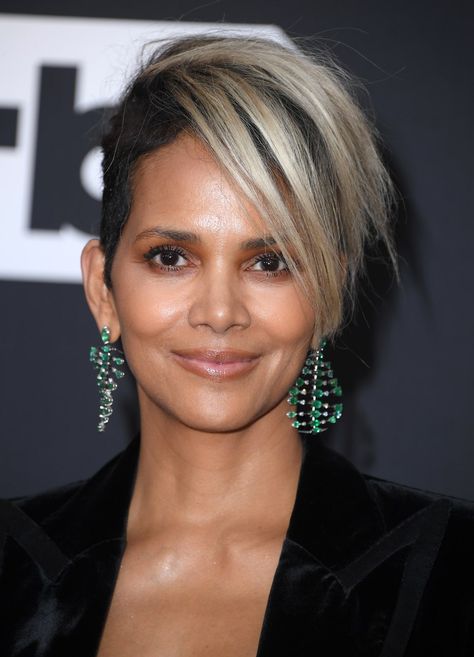 Hale Berry Hairstyles, Hallie Berry Hairstyles Short, Halle Berry Blonde Hair, Hailey Berry Short Hair, Hally Berry Short Hair, Halle Berry Hair, Halle Berry Haircut, Halle Berry Short Hair, Halle Berry Pixie