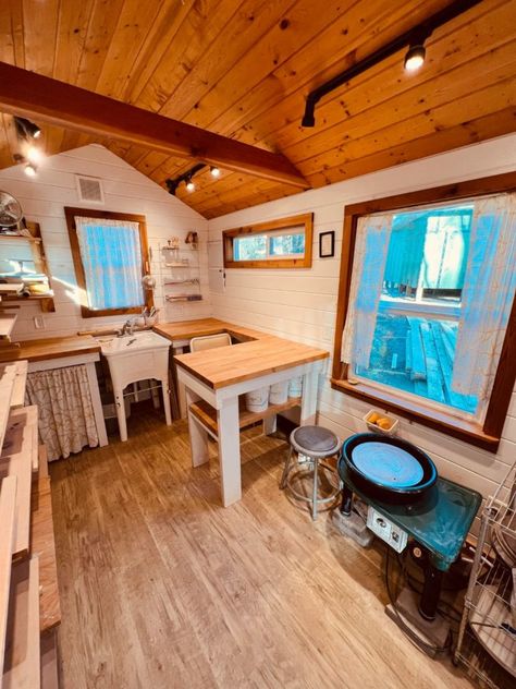 Pottery Room Ideas Design Studios, Studio Tiny House, Pottery Hobby, Pottery Space, Pottery Room, Backyard Art Studio, Art Shed, Tiny House Talk, Studio Shed