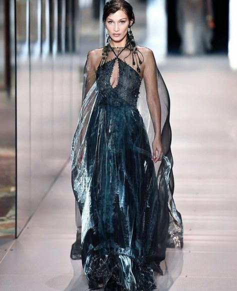 n on Twitter: "bella hadid at fendi ss21… " Fendi Runway, Haute Couture Style, Fashion Week Dresses, Fashion Show Dresses, Runway Fashion Couture, Runway Outfits, Demi Moore, Couture Mode, Christy Turlington