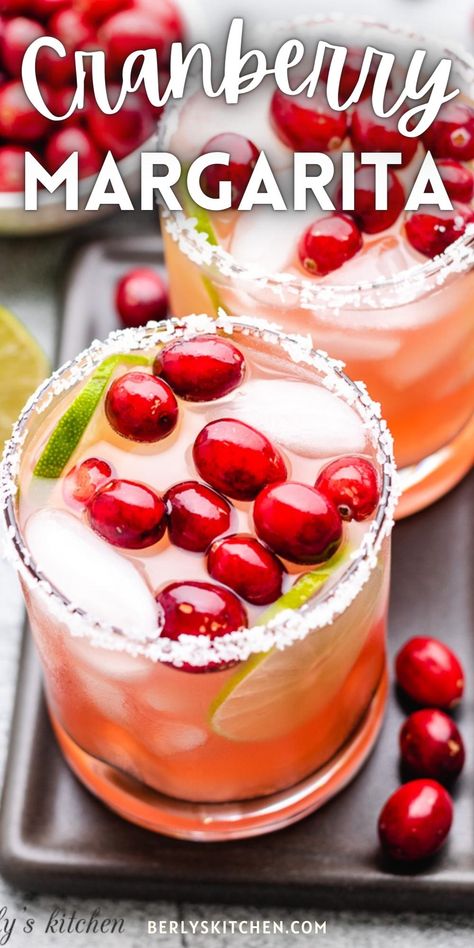 Cranberry margarita in a glass with fresh cranberries. Cranberry Margaritas, Cranberry Margarita, Pumpkin Coffee Cakes, Gin Recipes, Seasonal Cocktail, Fresh Fruit Juice, Easy Holiday Recipes, Christmas Cocktail, Winter Cocktails