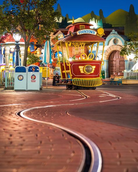 Toontown Disneyland, Disneyland Toontown, Planet Coaster, Disneyland Pictures, Disney Photography, Disney Day, Disney Aesthetic, Disney Life, Happiest Place On Earth