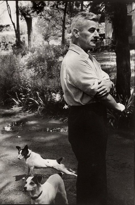 Forget booze, dogs are an author's best friend. Oxford Mississippi, Jack Russell Terriers, Michel De Montaigne, William Faulkner, Henri Cartier Bresson, Writers And Poets, French Photographers, Famous Authors, Magnum Photos