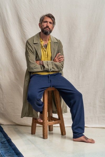 Massimo Alba Spring 2021 Menswear Collection - Vogue Man Sitting Reference, Human Pose Reference, Figure Sitting, Sitting Pose Reference, Models To Draw, Human Figure Sketches, People Figures, Figure Reference, Figure Photo