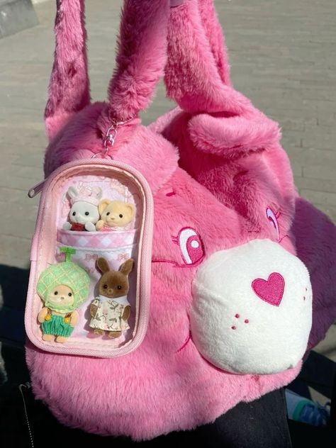 Sylvanian Families Clothes, Critters 3, Calico Critters Families, Calico Critters, What In My Bag, Sonny Angel, Pretty Bags, Sylvanian Families, Cute Keychain