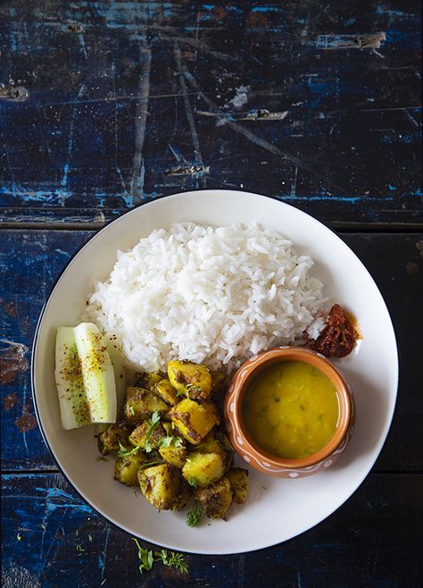 Indian Food Platter, Satvic Food, Healthy Food Plate, Food Thali, Jeera Aloo, Ayurvedic Food, North Indian Food, Staple Foods, Ig Food