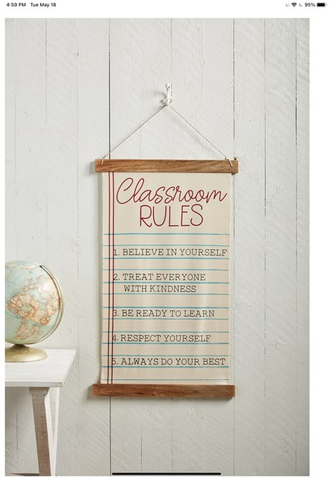 Vintage Inspired Classroom, Old Fashioned Classroom, One Room Schoolhouse Ideas, Classic Classroom Decor, Vintage Classroom Aesthetic, How To Decorate Classroom, Cottage Core Classroom, Antique Classroom, Cottage Classroom