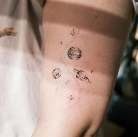 Small Galaxy Tattoo Ideas, Space Tattoos Simple, Galaxy Planet Tattoo, Small Planets Tattoo, Universe Minimalist Tattoo, Venus Planet Tattoo, Stars Planets Tattoo, Cute Planet Tattoo, Minimal Space Tattoo