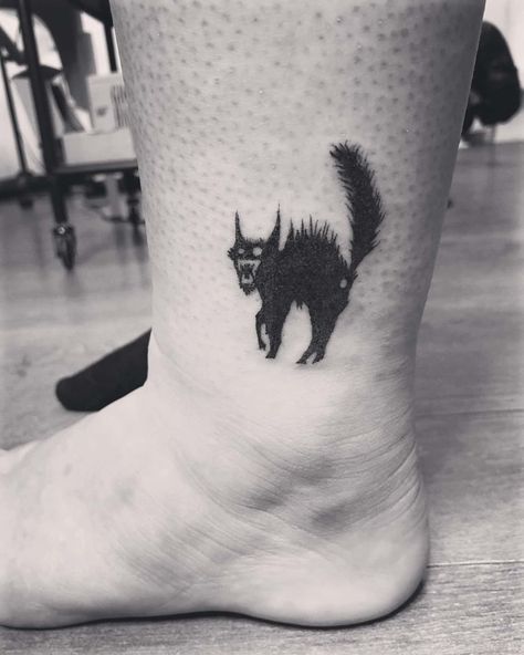 Scared Cat Tattoo, Zombie Cat Tattoo, Angry Cat Tattoo, Angry Tattoos, Angry Black Cat, Kawaii Tattoos, Rat Tattoo, Cat Tatto, Cat Shadow