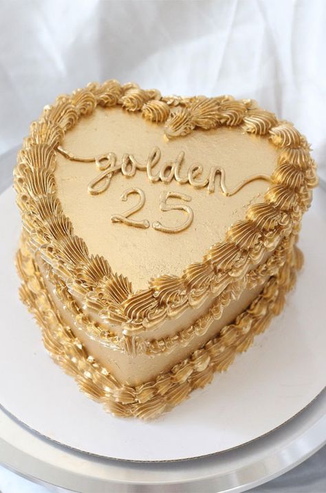 Lambeth cake, Lambeth birthday cake, Lambeth style cake, vintage style birthday cake, buttercream birthday cake, vintage birthday cake Essen, 26 Golden Birthday Party Ideas, Golden Bday Cake Ideas, Lavender And Gold Birthday Cake, Golden 24th Birthday, Gold Birthday Food Ideas, Golden Year Cake, Golden Birthday Birthday Cake, Golden Age Birthday Party Ideas